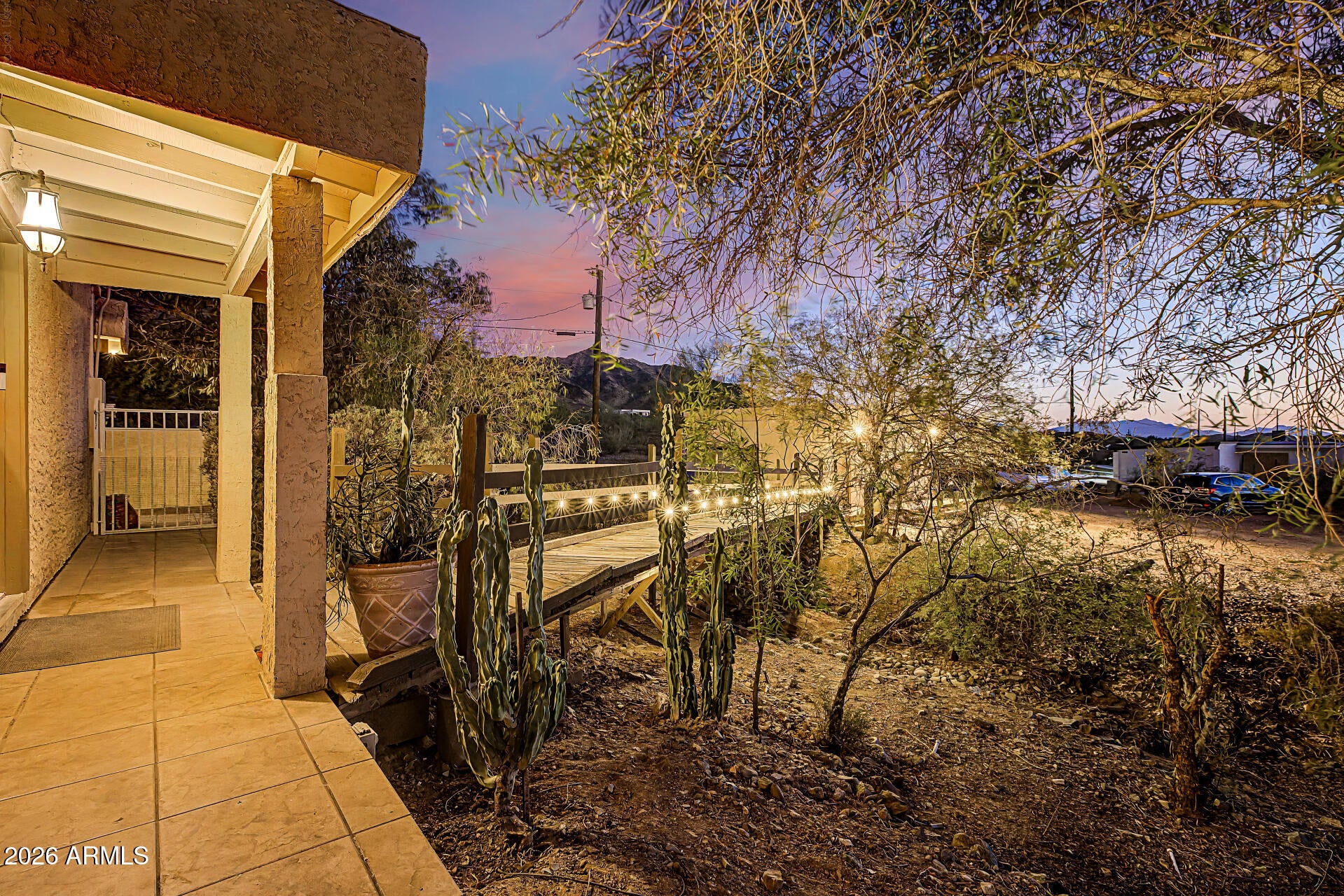 2324 W SUNRISE Drive