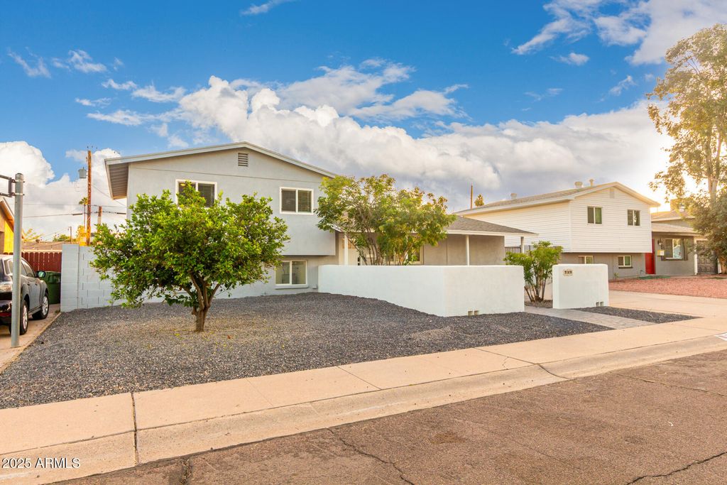 Photo of 715 E Taylor Street, Tempe, AZ 85288 (MLS # 6940090)