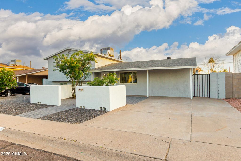 Photo of 715 E Taylor Street, Tempe, AZ 85288 (MLS # 6940090)