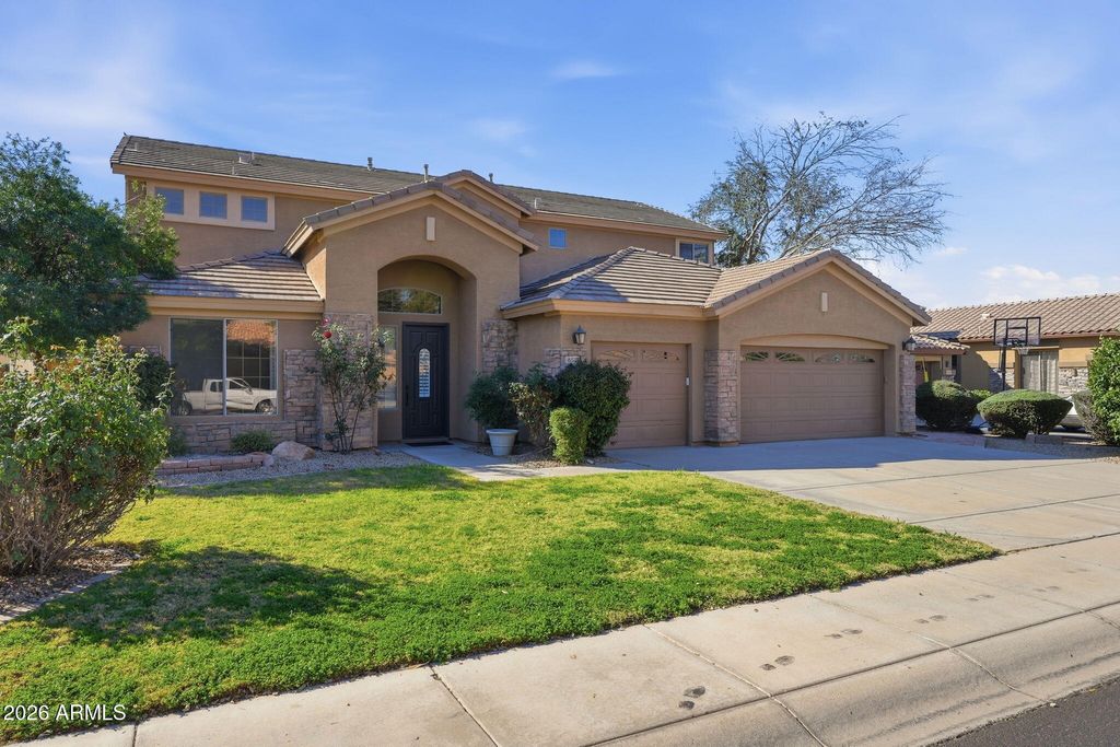 Photo of 857 E Carla Vista Drive, Gilbert, AZ 85295 (MLS # 6990338)