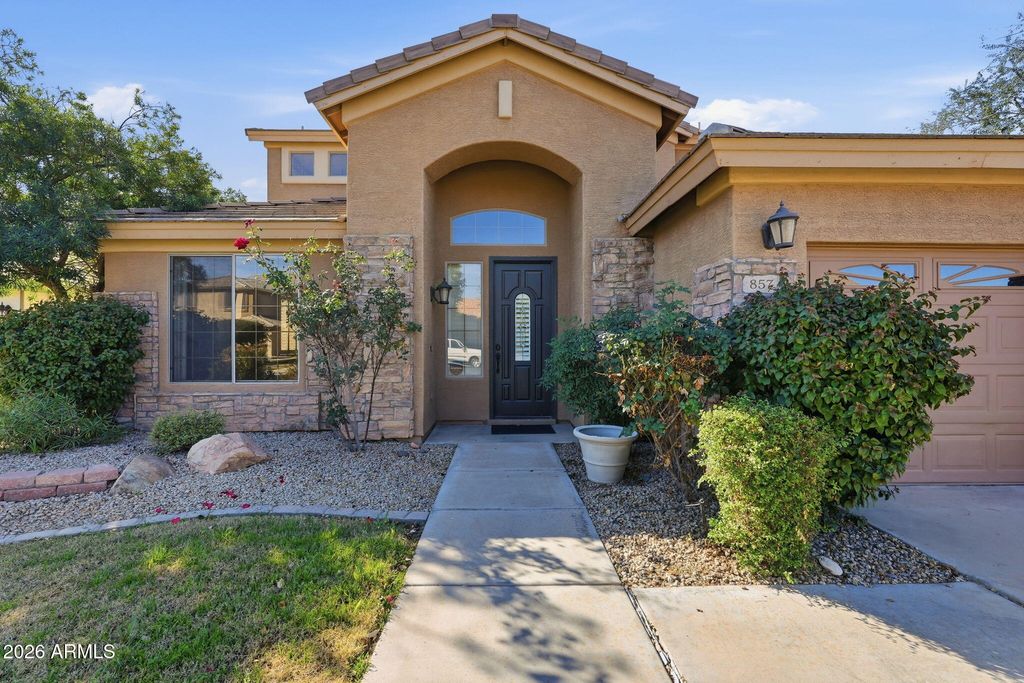 Photo of 857 E Carla Vista Drive, Gilbert, AZ 85295 (MLS # 6990338)