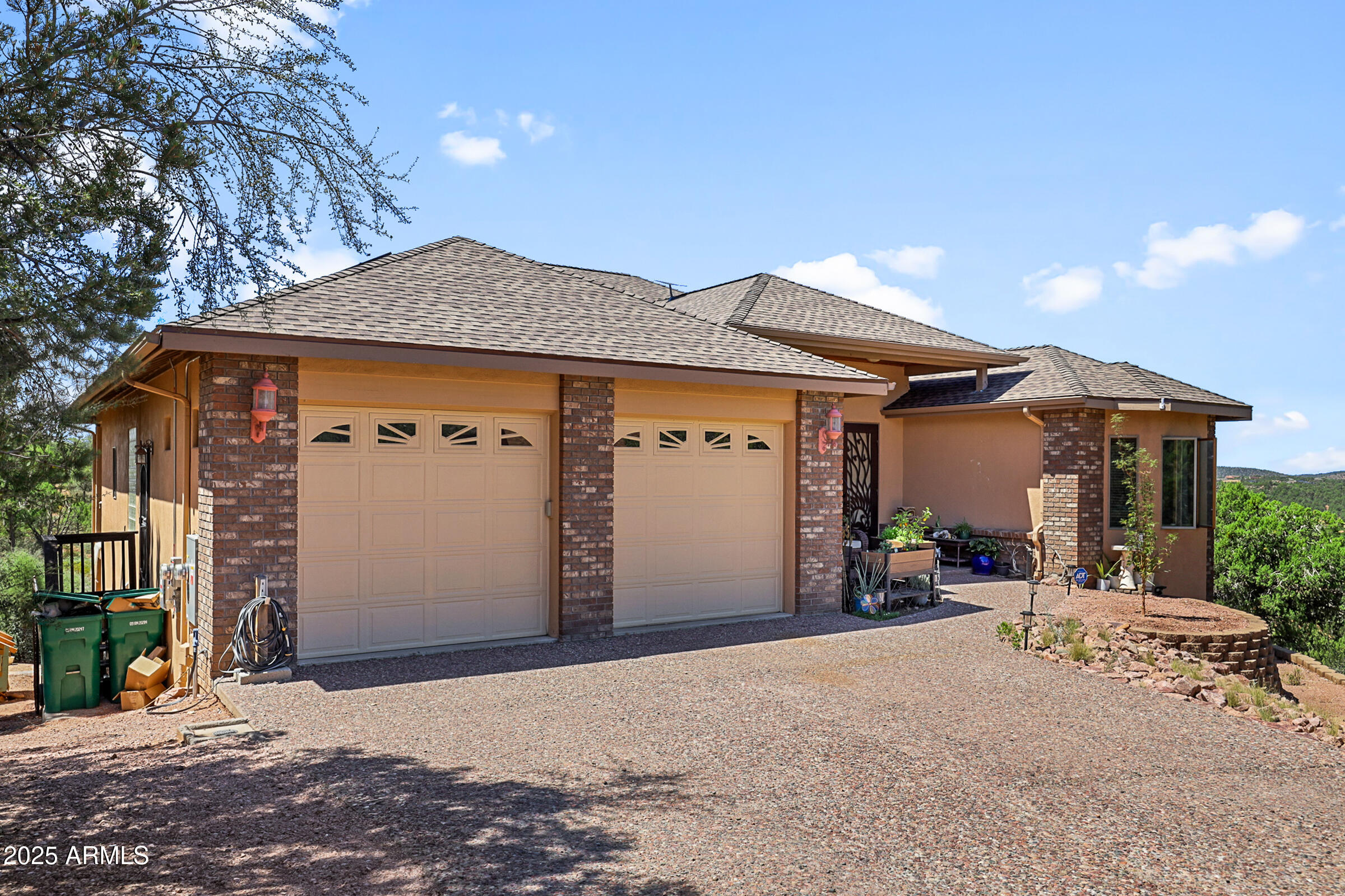 601 E HUNTER Drive