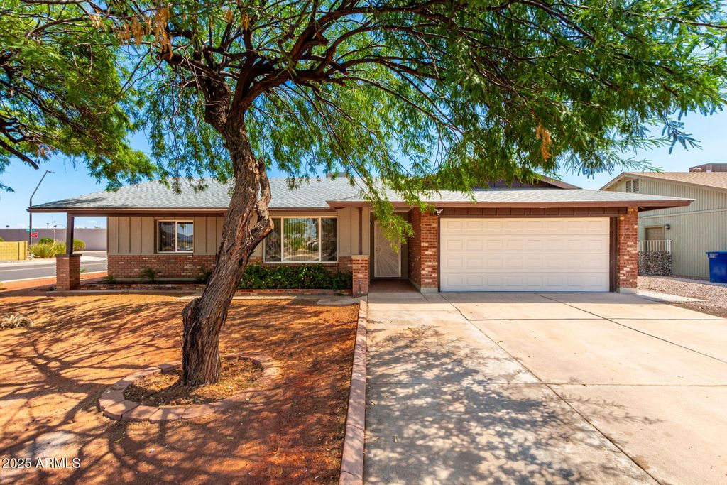 Photo of 5401 S Siesta Lane, Tempe, AZ 85283 (MLS # 6906891)