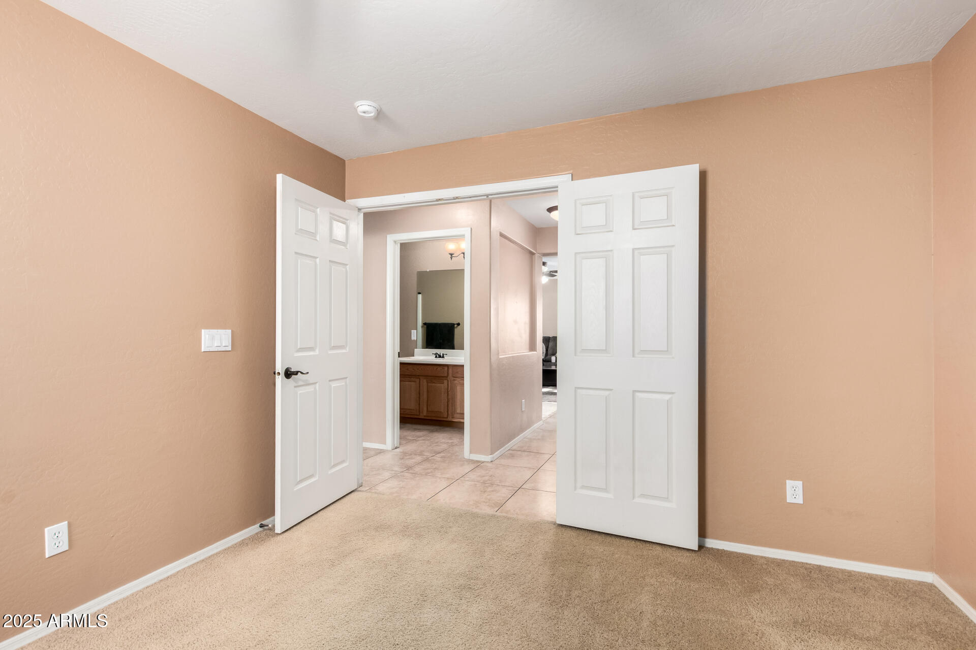 2119 W DESERT SEASONS Drive