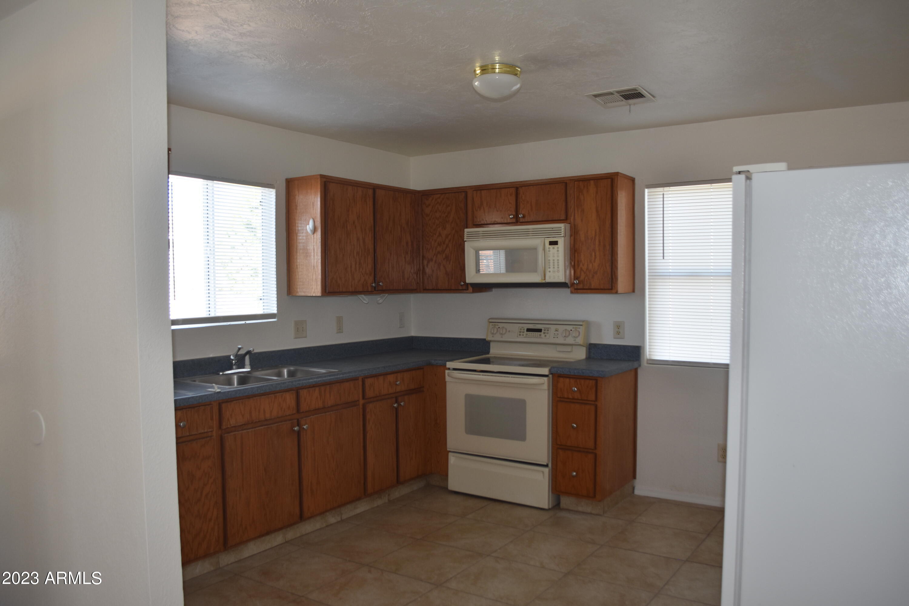 MIRACLE VALLEY 1 - Residential Lease