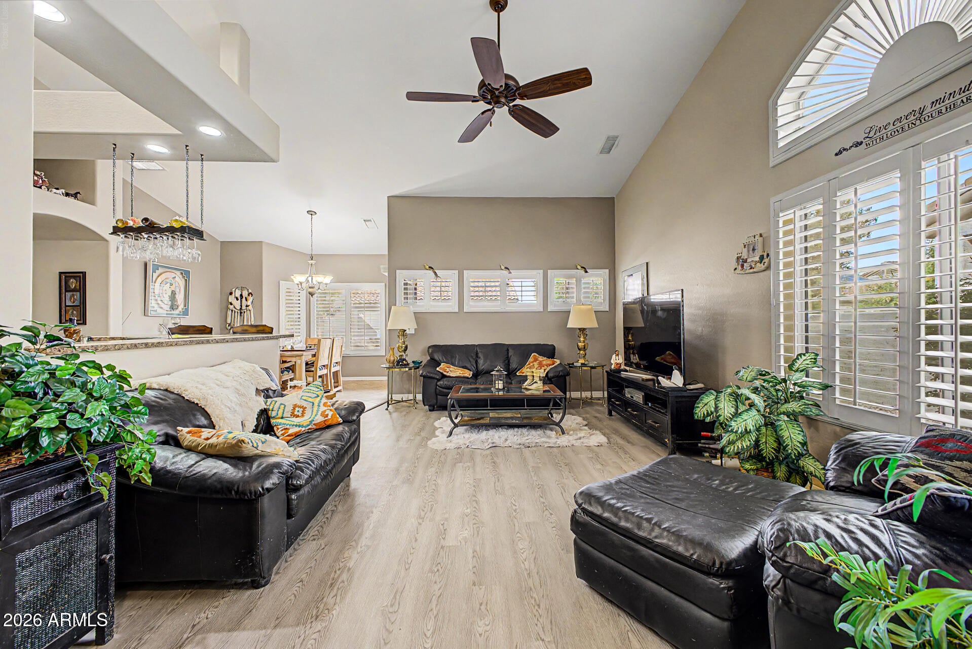 1546 E MANOR Drive