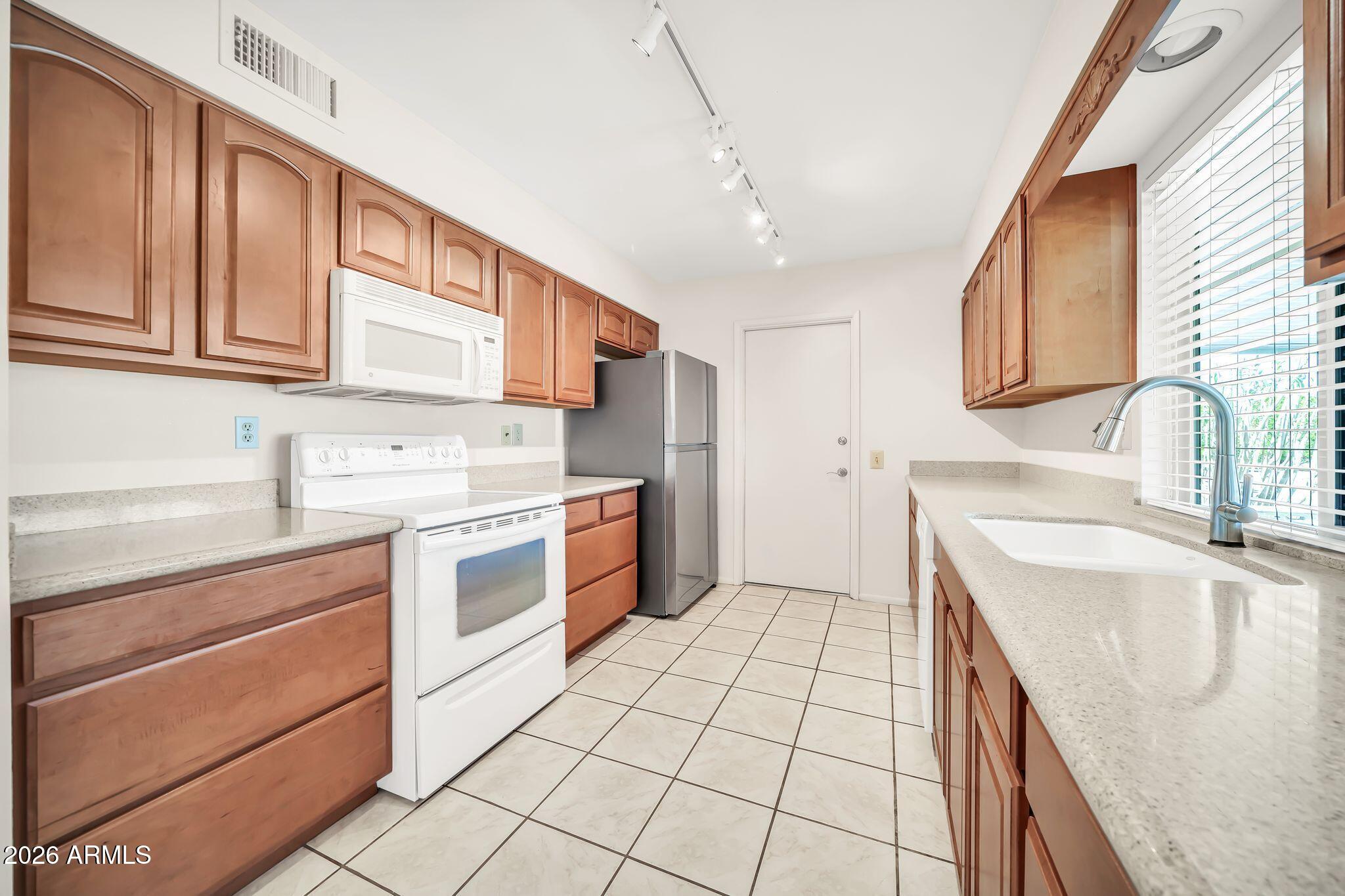 10802 W HUTTON Drive