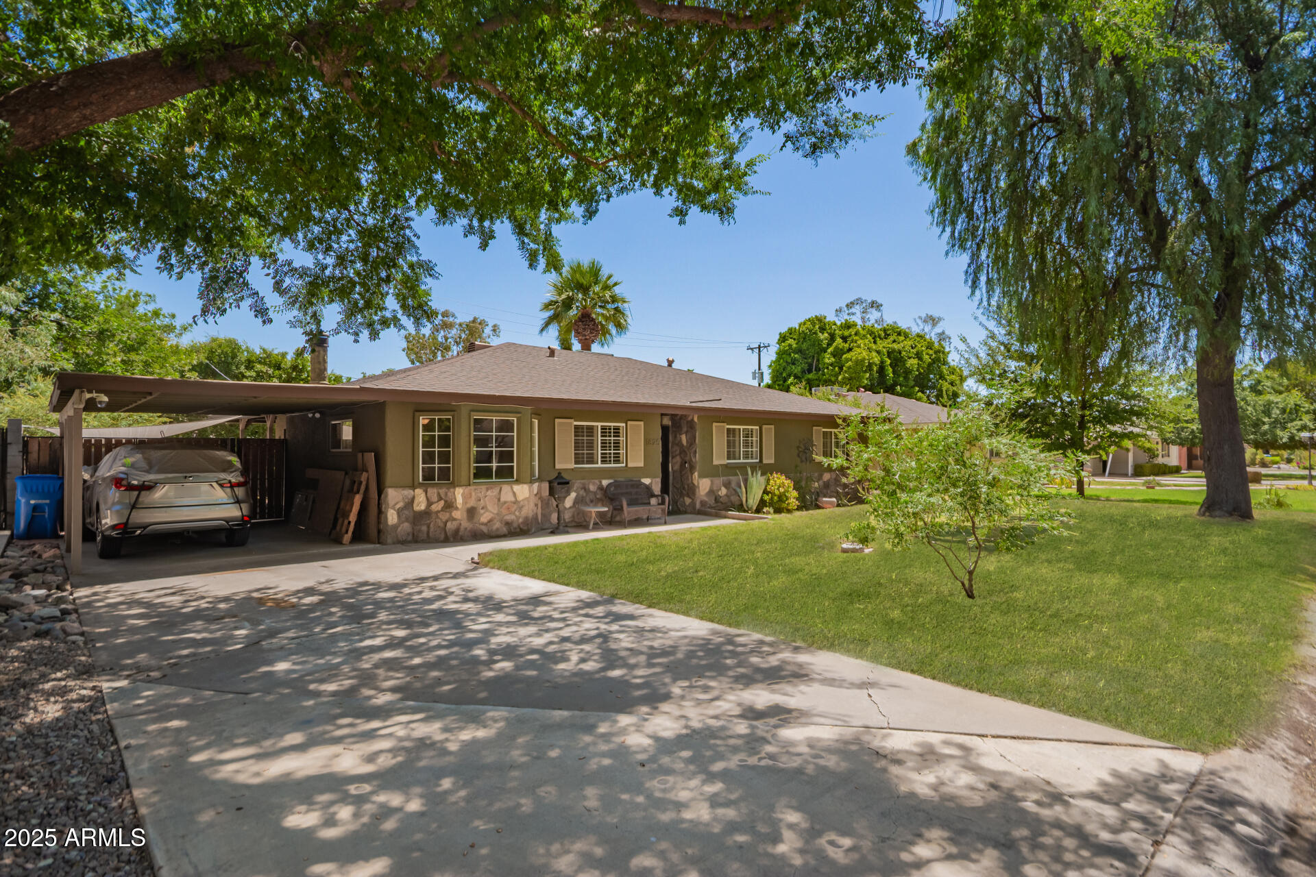 1825 E MEDLOCK Drive