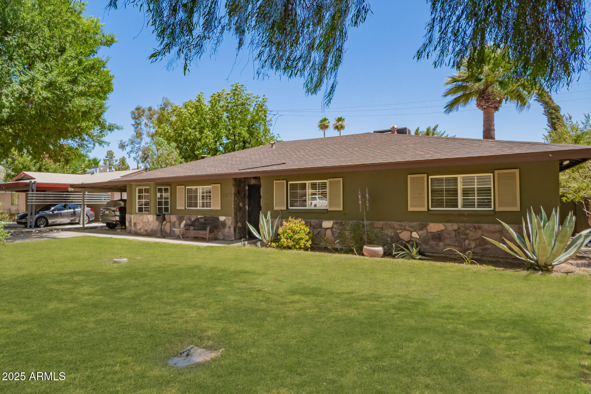 1825 E MEDLOCK Drive
