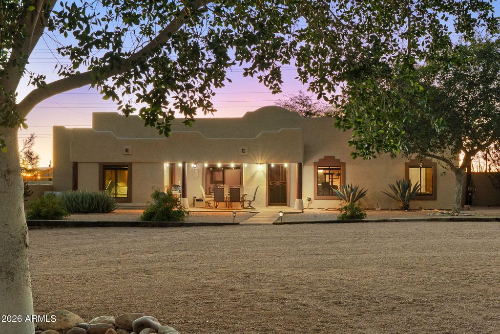 Photo of 385 N Tomahawk Road, Apache Junction, AZ 85119 (MLS # 6976878)