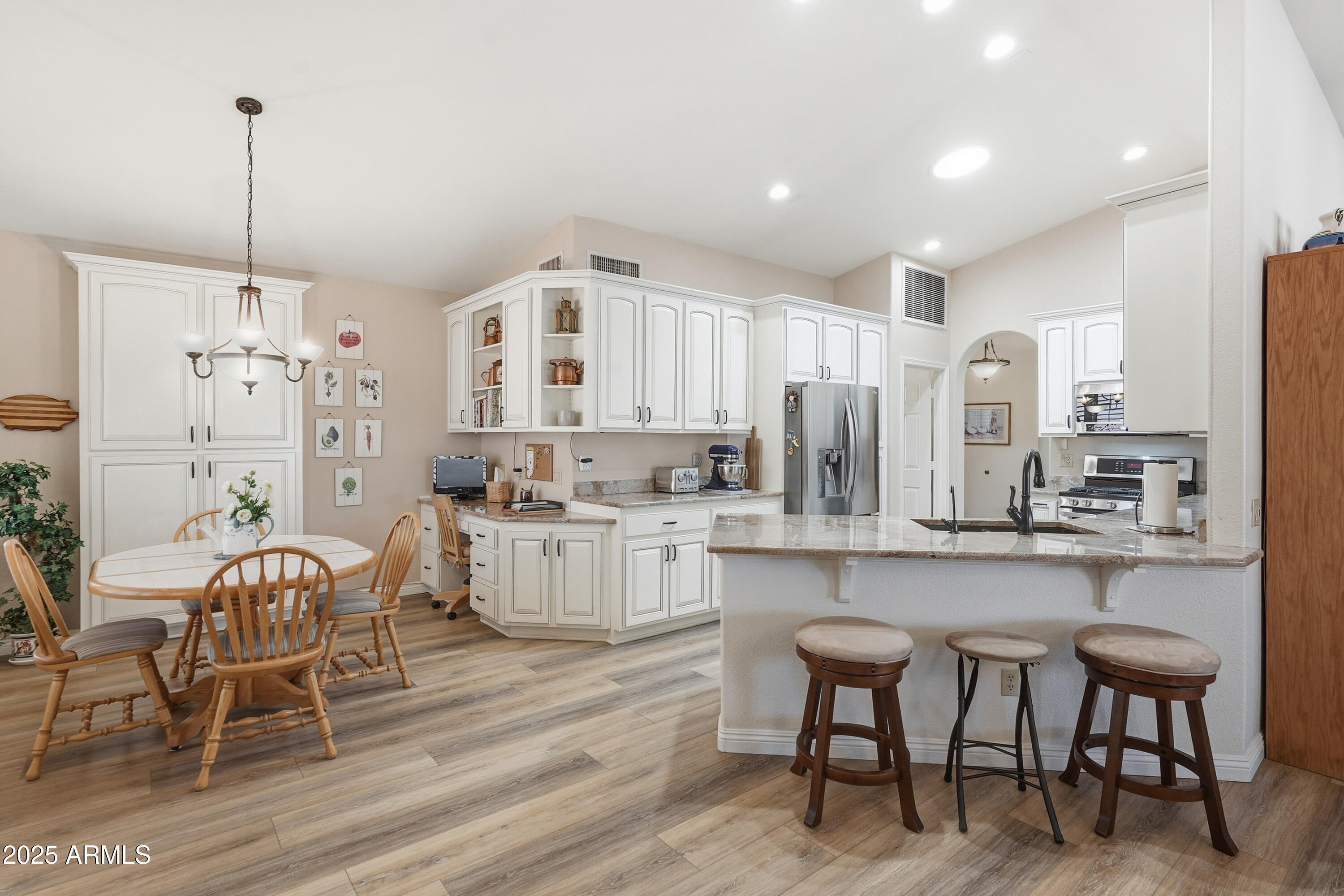 9402 E JADECREST Drive