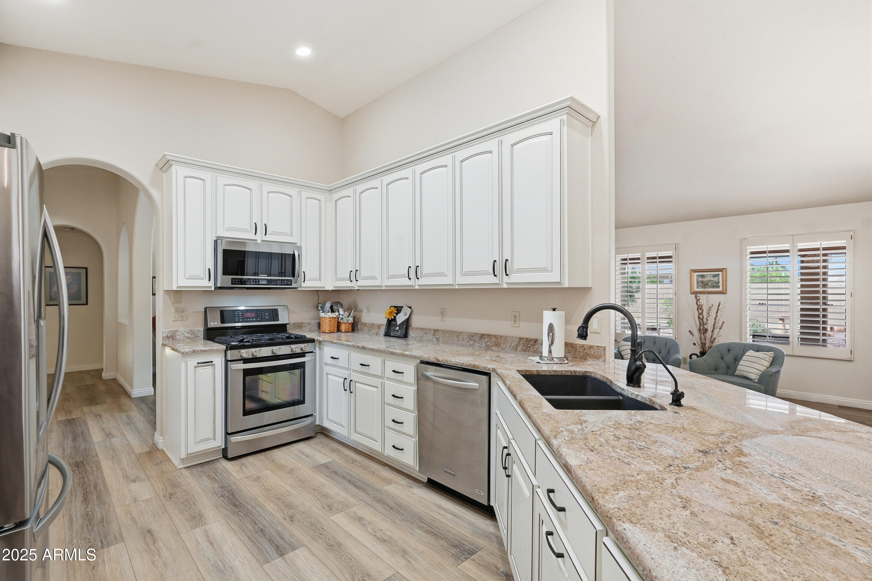 9402 E JADECREST Drive