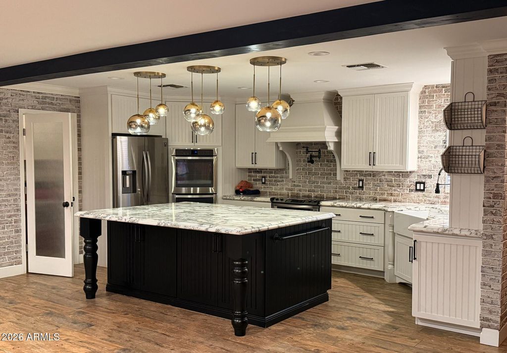 Photo of 5302 W Greenway Road, Glendale, AZ 85306 (MLS # 6999842)