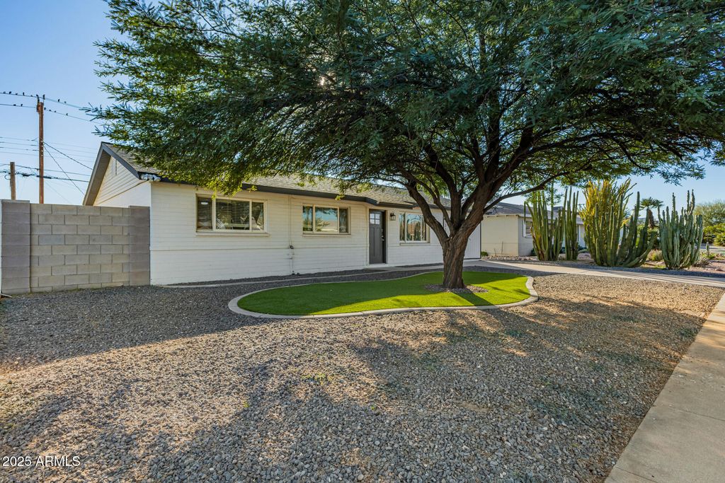 Photo of 331 E Pierce Street, Tempe, AZ 85288 (MLS # 6958537)