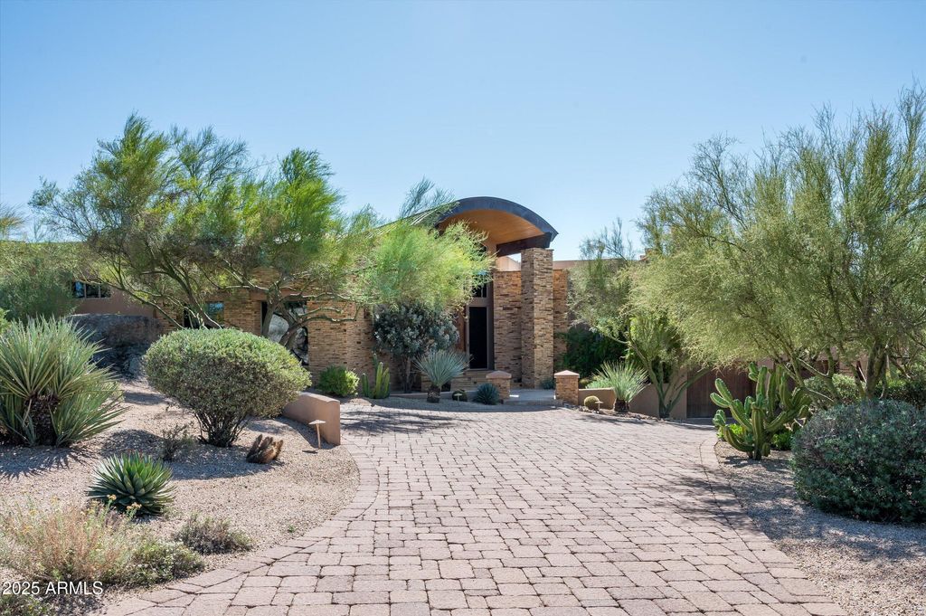 Photo of 9673 E Oberlin Way, Scottsdale, AZ 85262 (MLS # 6939203)