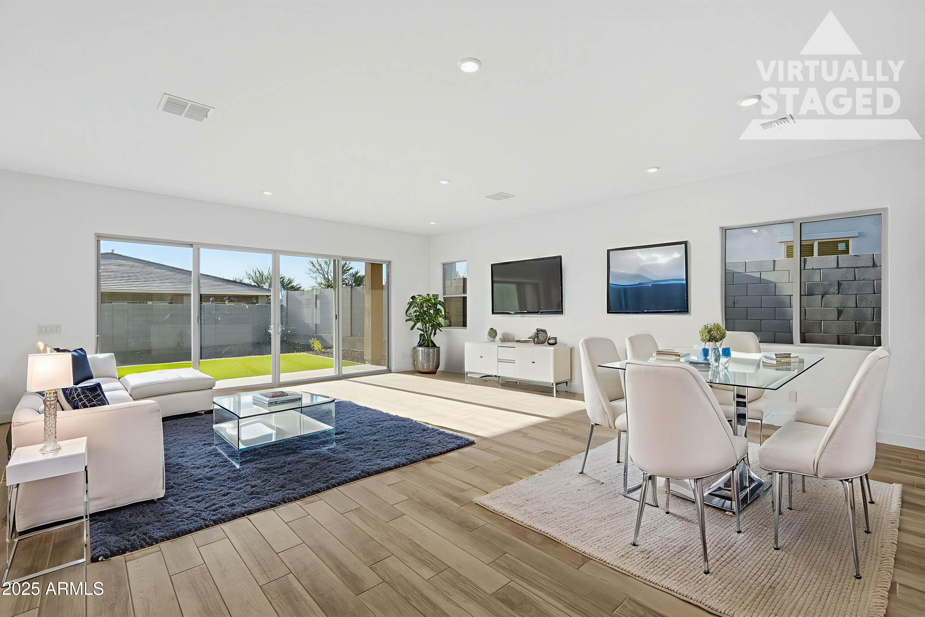 21461 W MEADOWBROOK Avenue