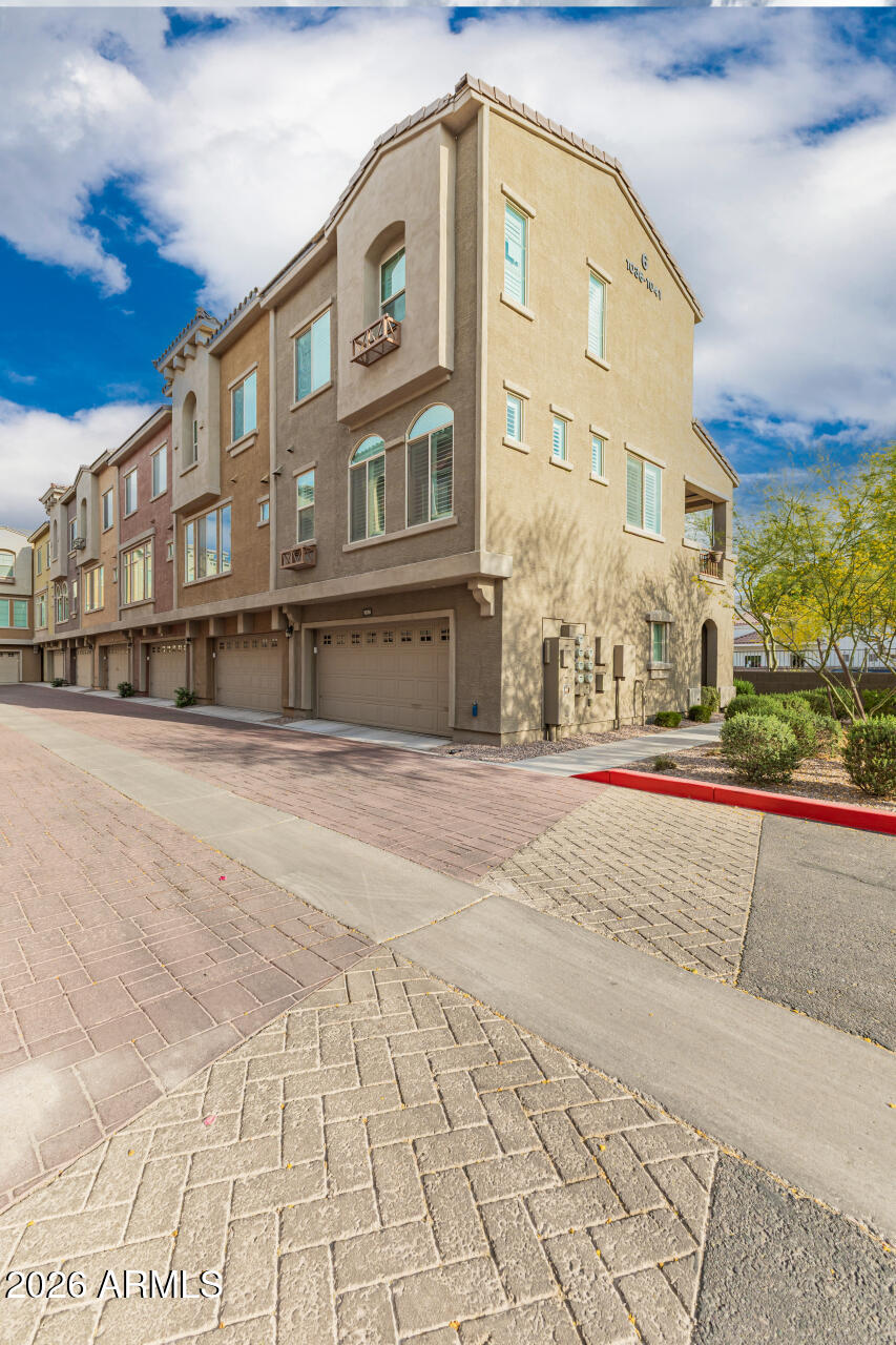 240 W JUNIPER Avenue 1036