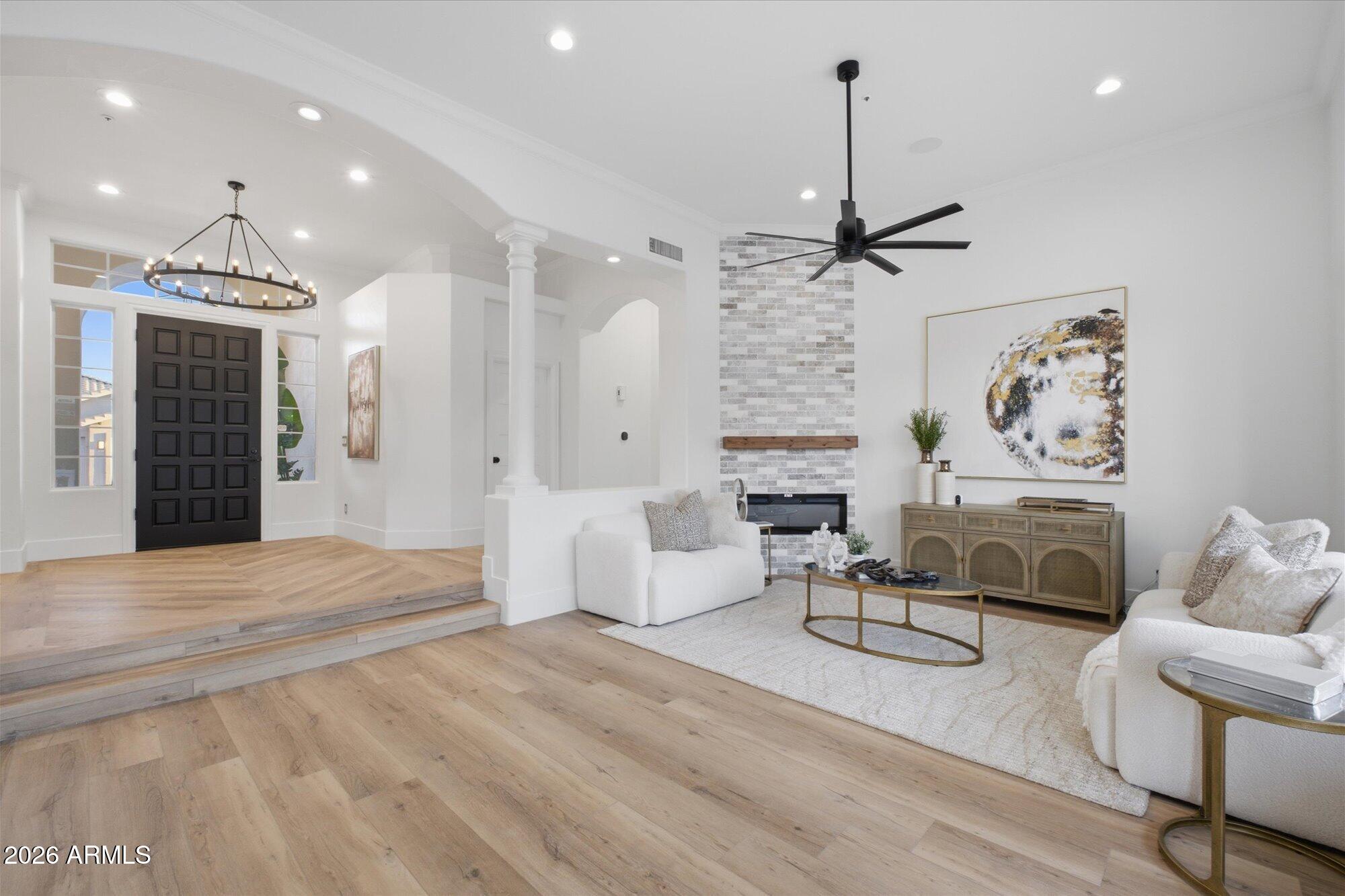 8876 E SURREY Avenue