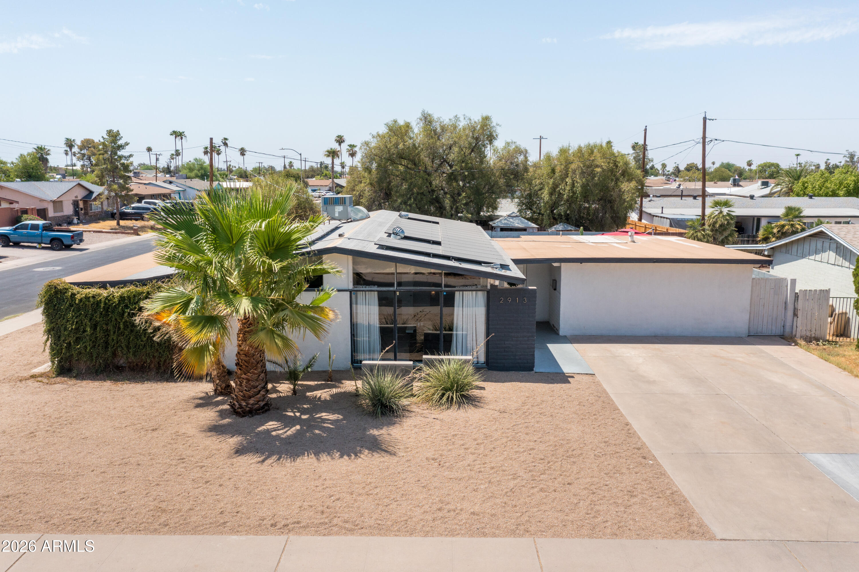 2913 W MADRAS Lane