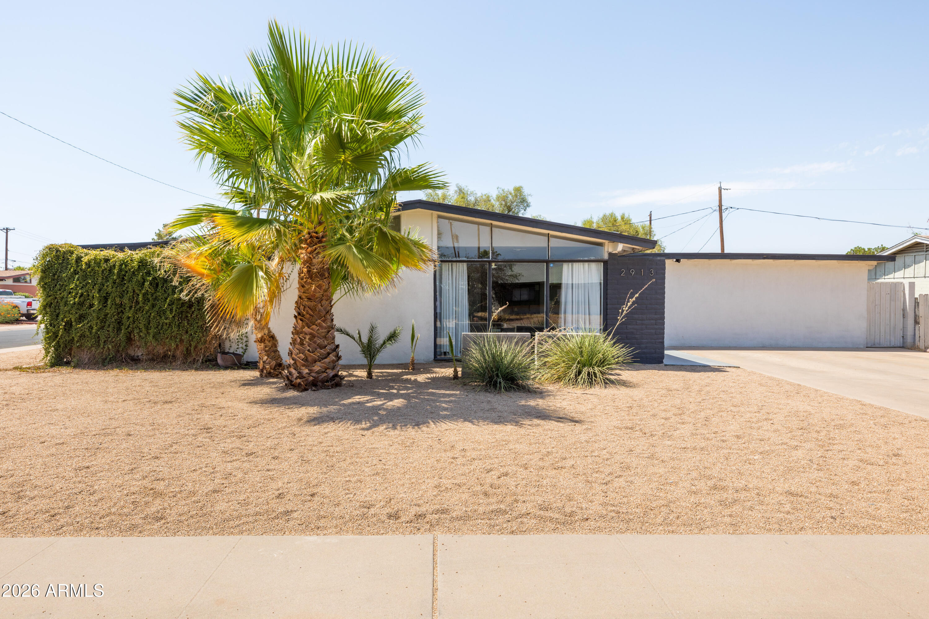 2913 W MADRAS Lane
