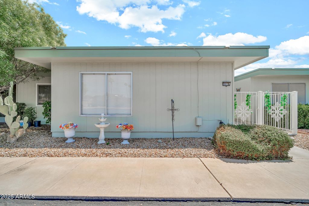 Photo of 13207 N 98th Avenue #L, Sun City, AZ 85351 (MLS # 6879438)