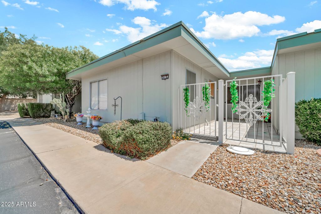 Photo of 13207 N 98th Avenue #L, Sun City, AZ 85351 (MLS # 6879438)
