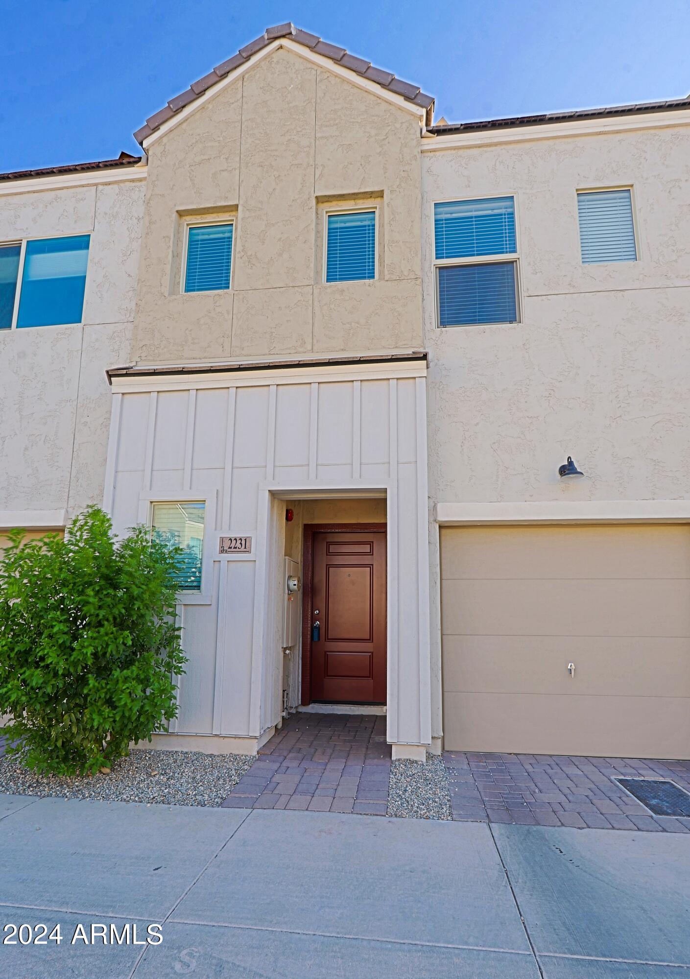 2231 W LAURIE Lane