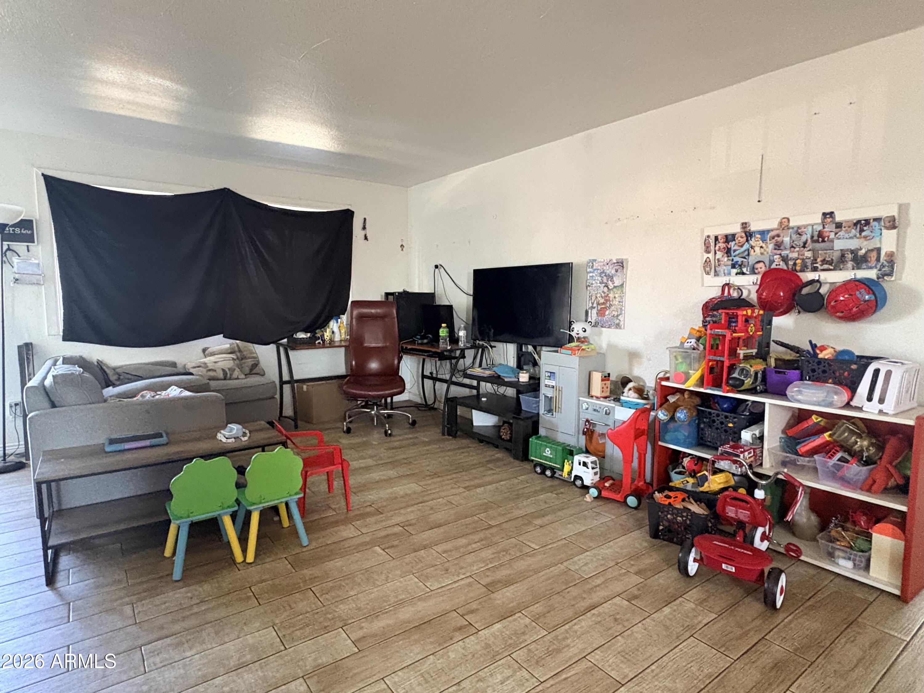 5619 W LA REATA Avenue