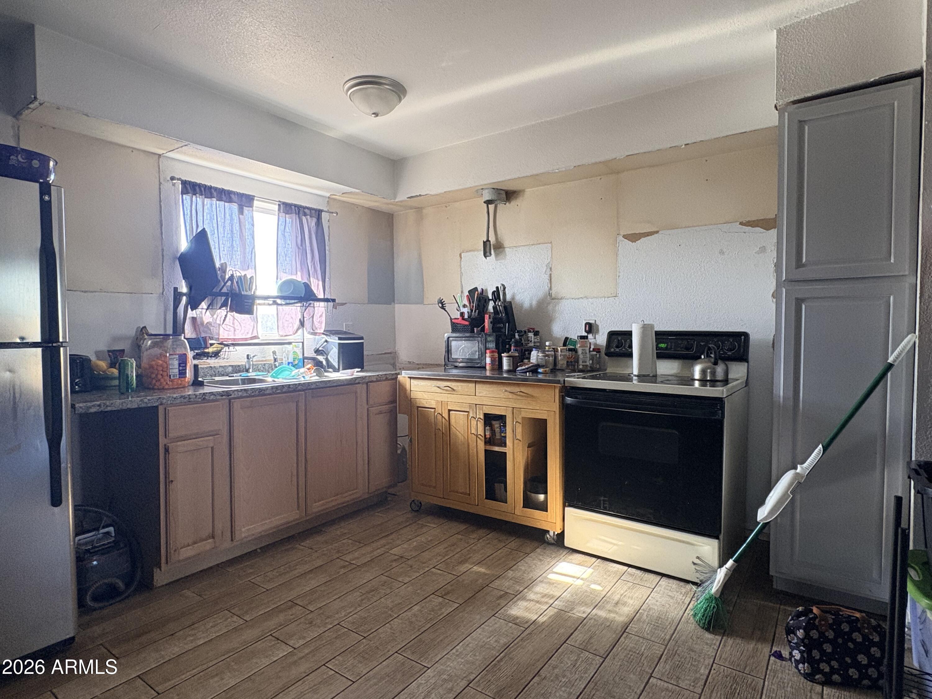 5619 W LA REATA Avenue