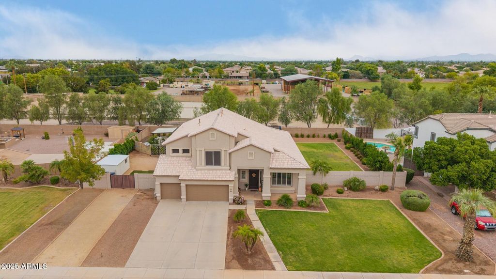 Photo of 860 E Oakland Street, Gilbert, AZ 85295 (MLS # 6931532)