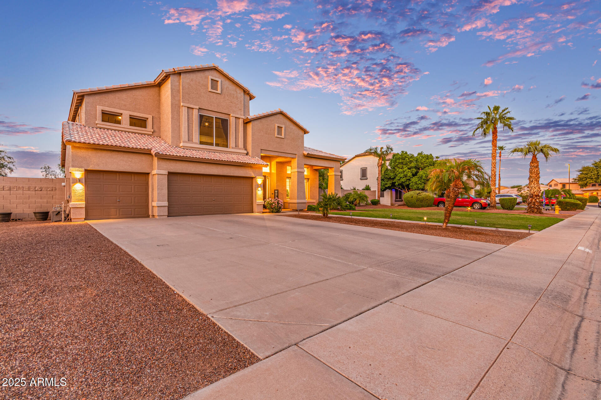 860 E OAKLAND Street