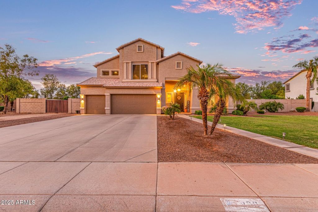 Photo of 860 E Oakland Street, Gilbert, AZ 85295 (MLS # 6931532)