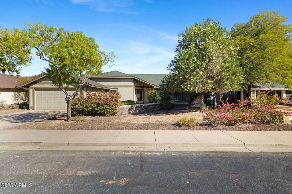 Photo of 1663 N Nevada Way, Mesa, AZ 85203 (MLS # 6927470)