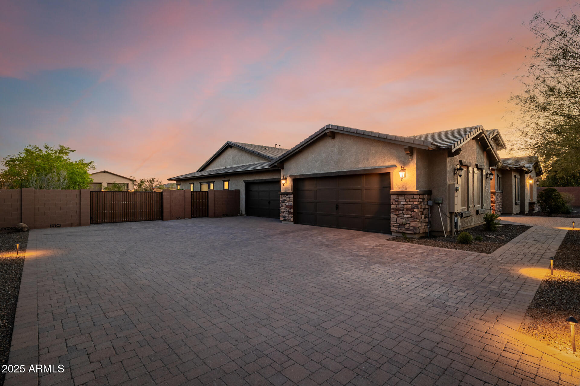 7889 W CALLE LEJOS --