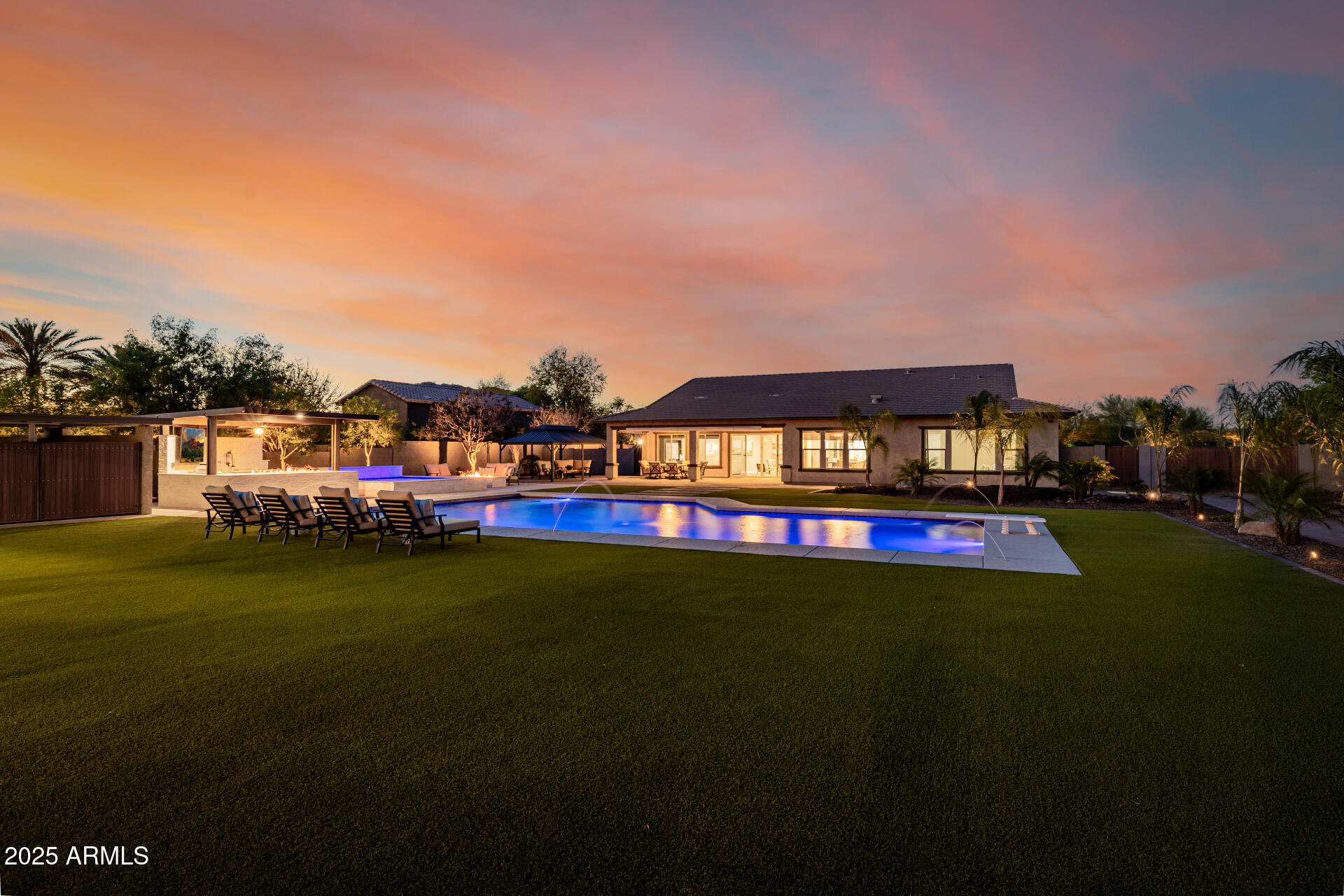 7889 W CALLE LEJOS --