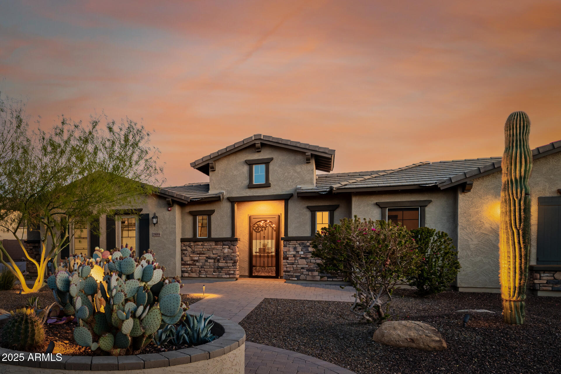 7889 W CALLE LEJOS --
