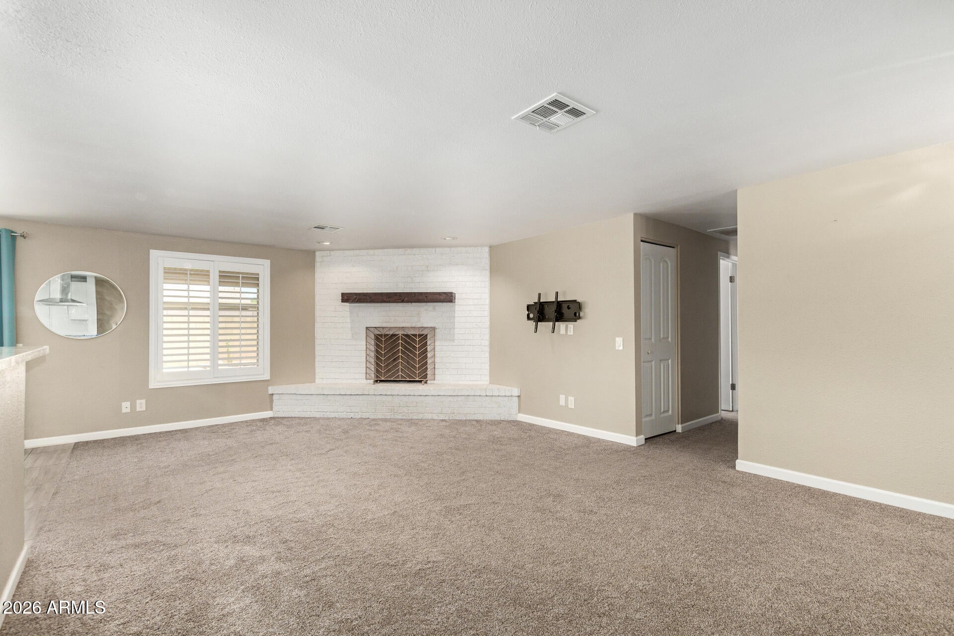 1512 W MARIPOSA Drive
