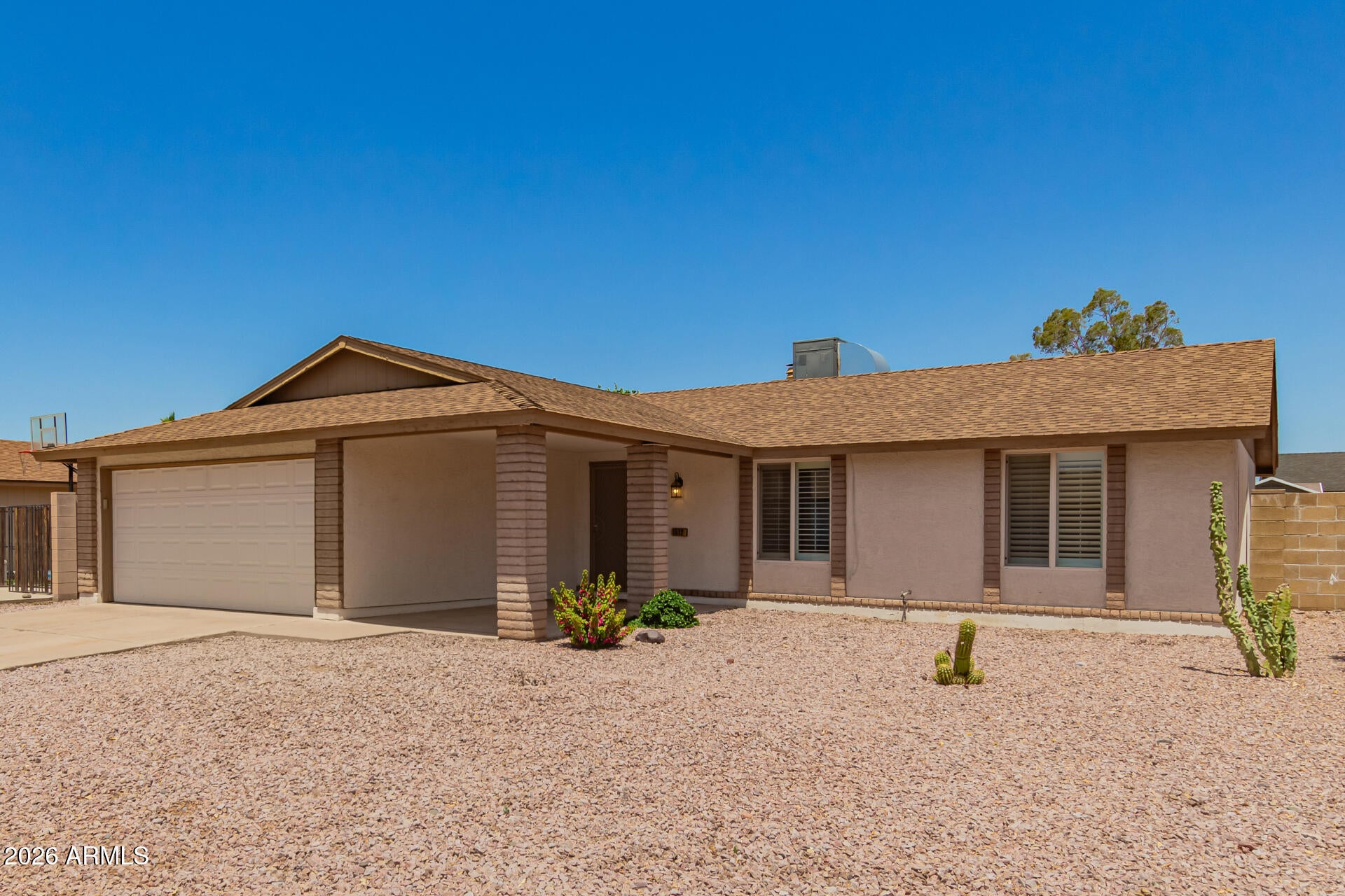 1512 W MARIPOSA Drive