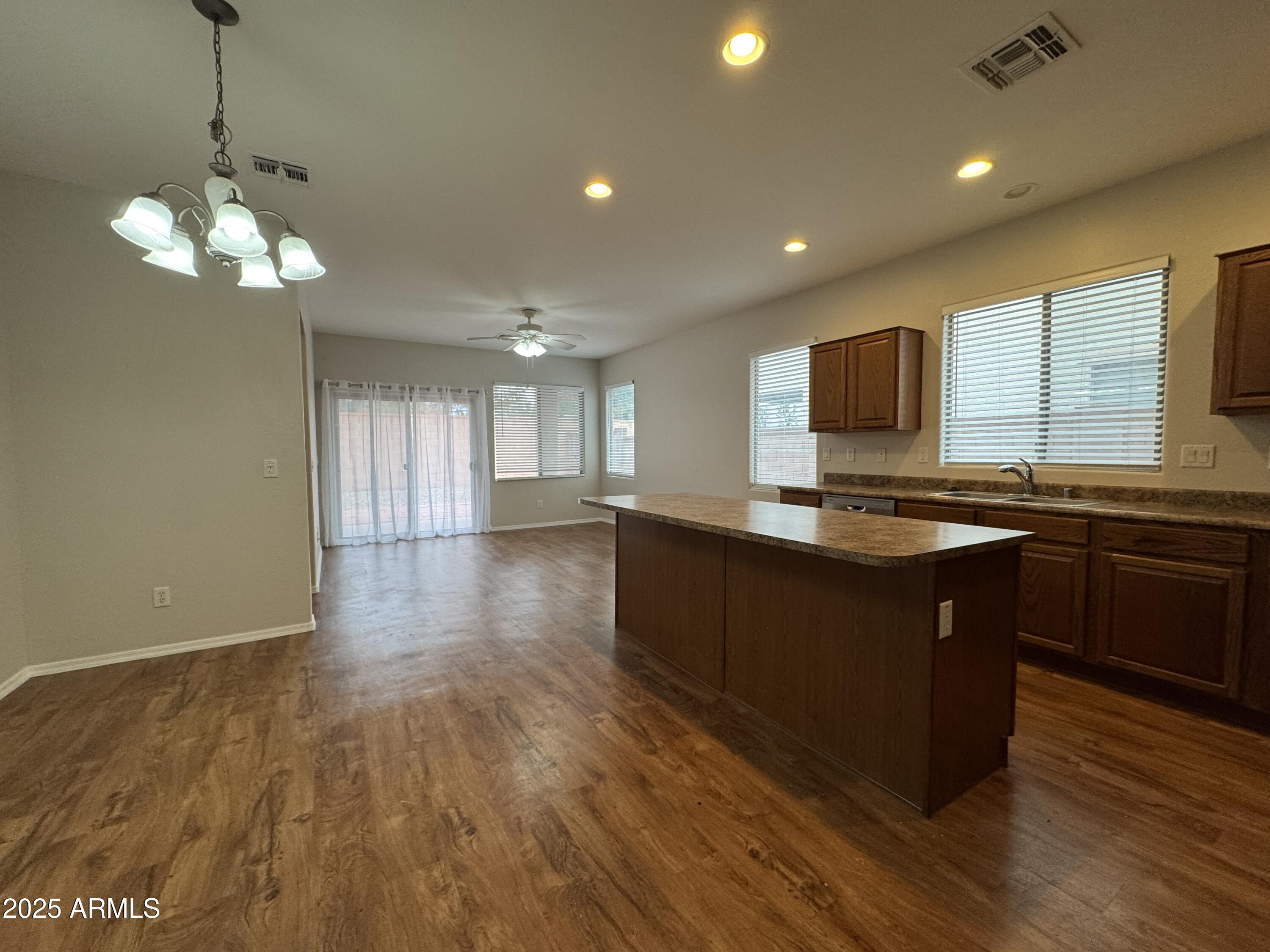 4554 E SUNDANCE Avenue