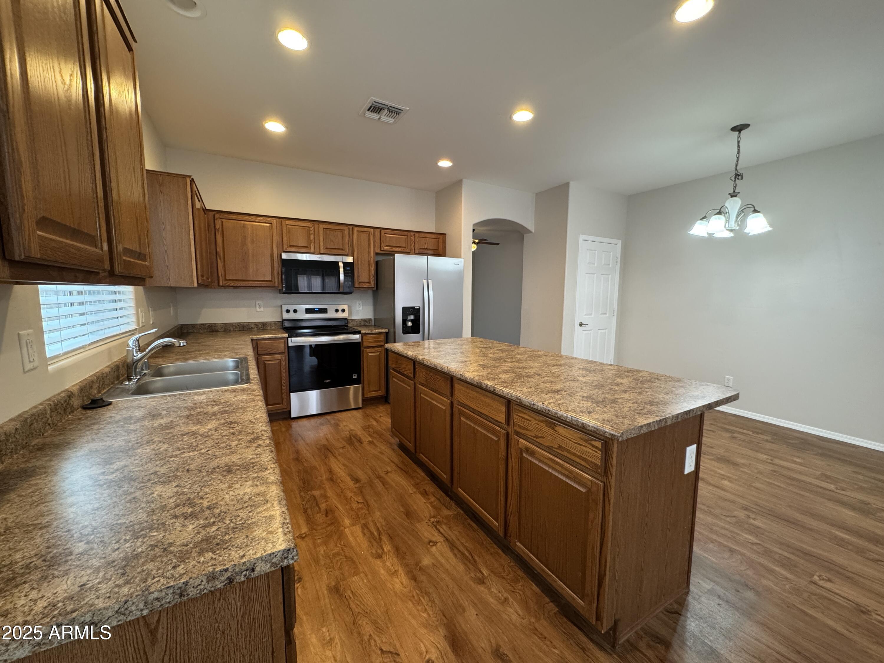 4554 E SUNDANCE Avenue