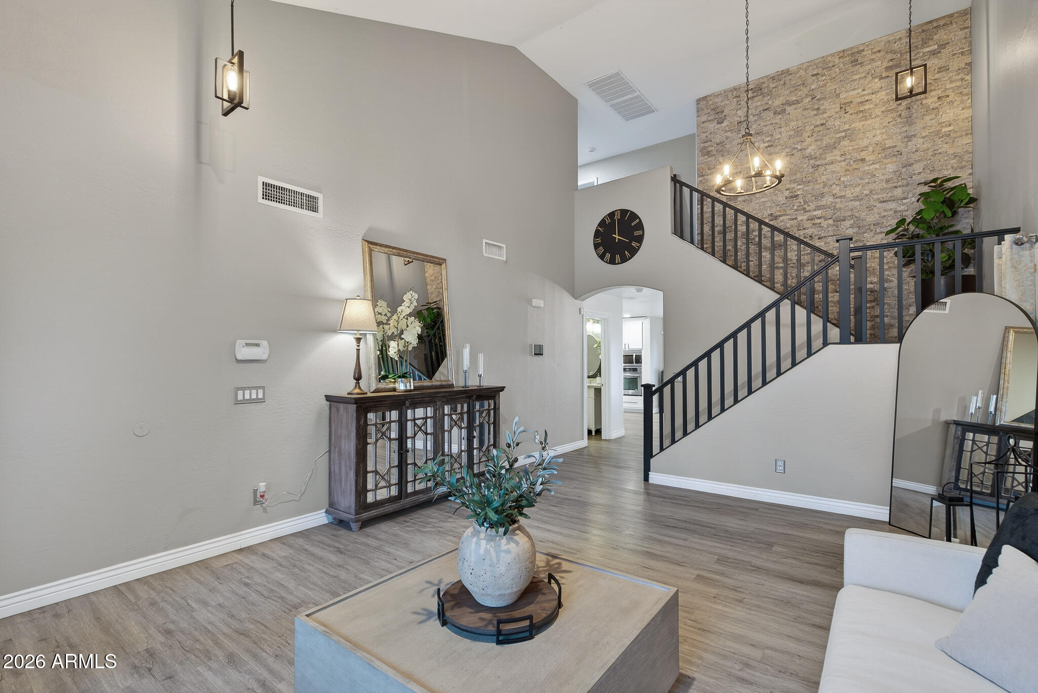 8526 W PIONEER Street