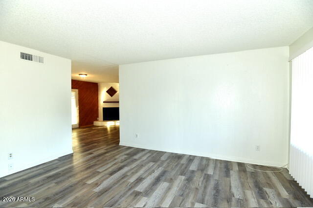 1943 E SOUTH MOUNTAIN Avenue