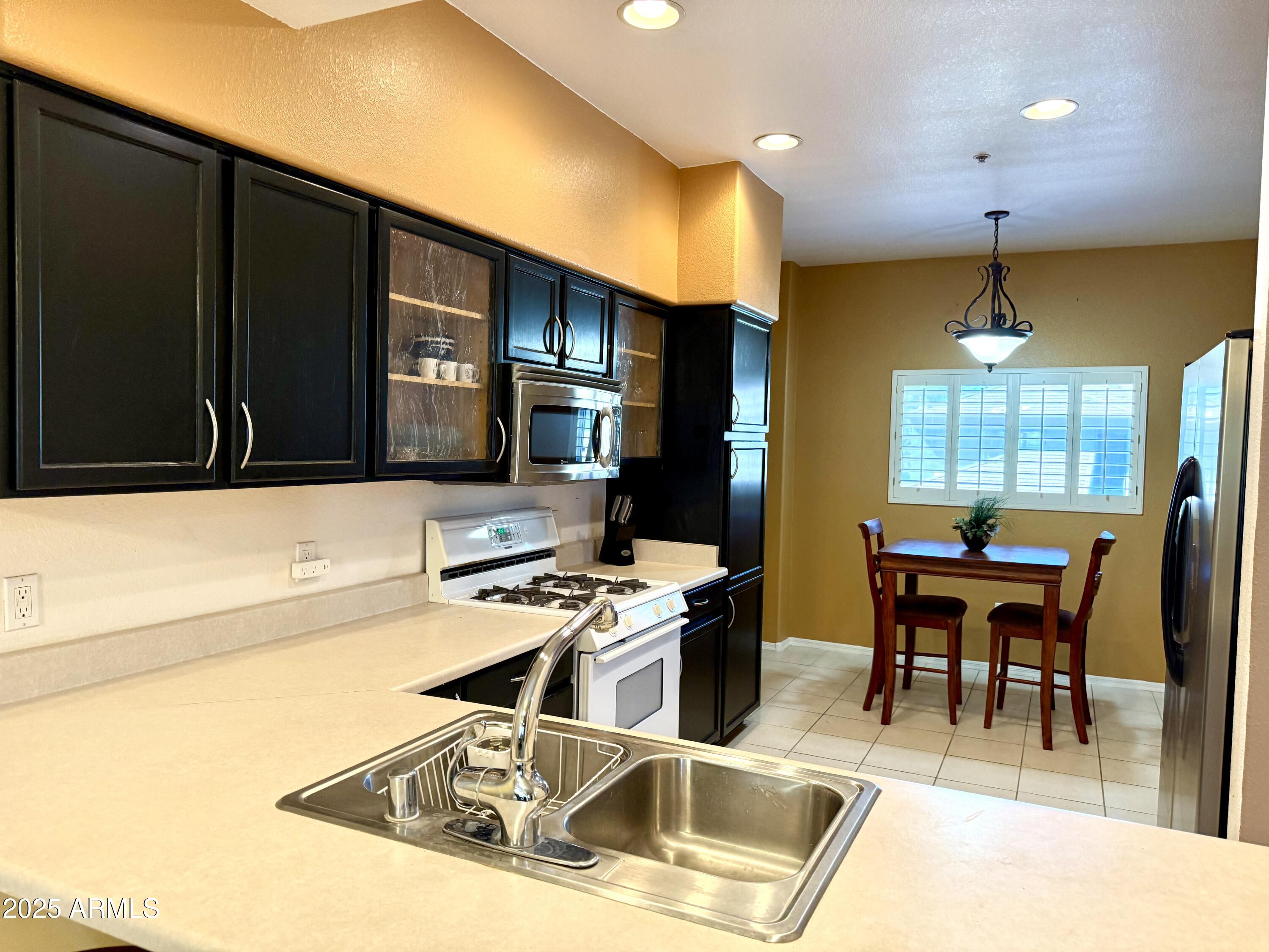 7401 W ARROWHEAD CLUBHOUSE Drive 2011