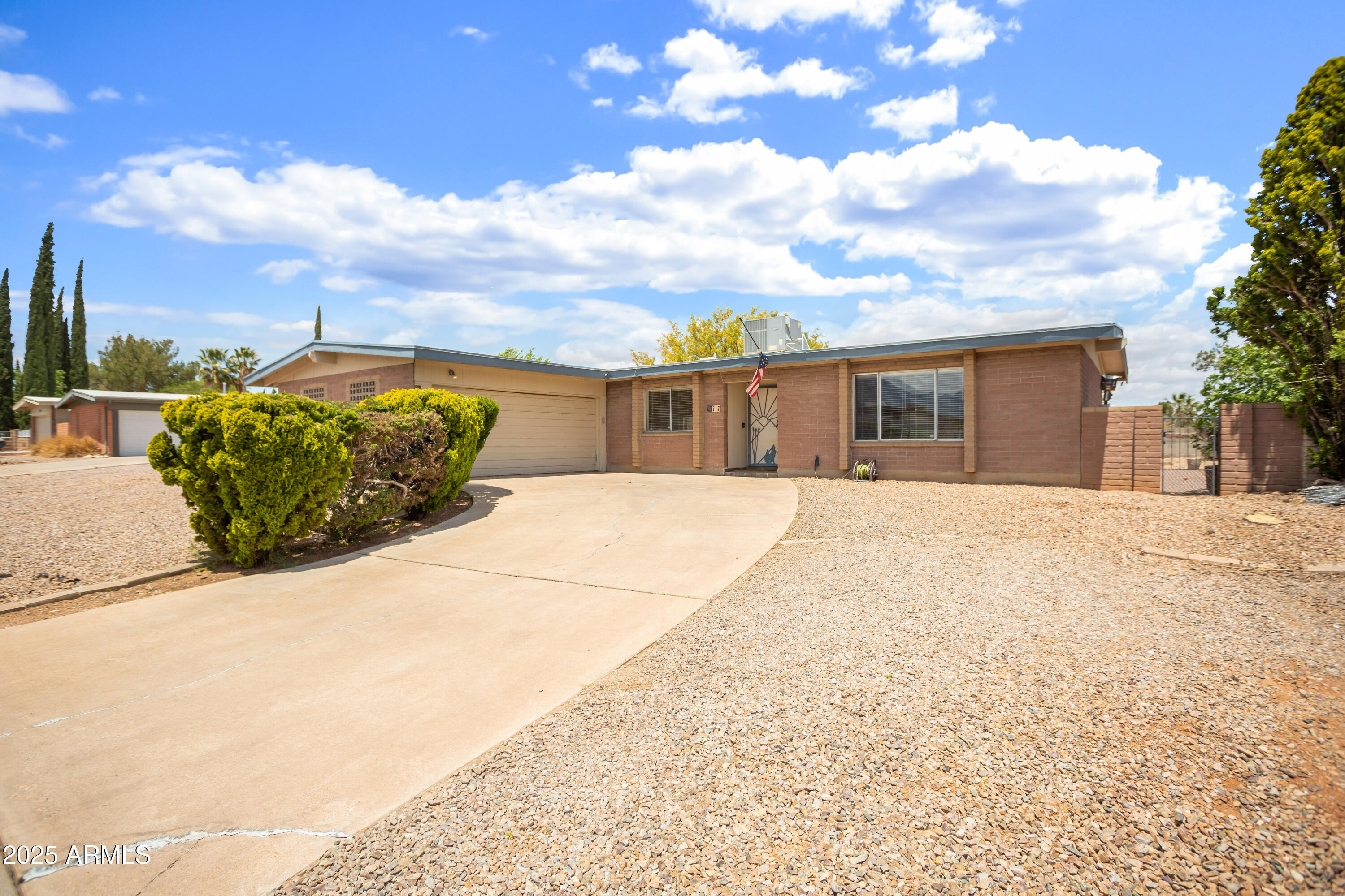 TOWN & COUNTRY ESTATES 12 - Residential