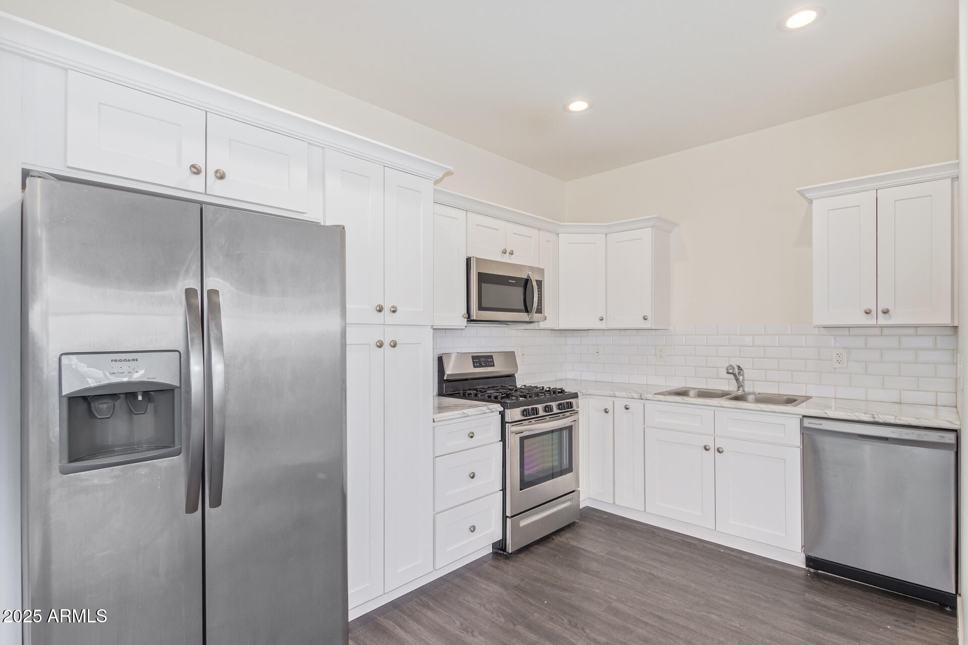 3218 W GLENDALE Avenue 27