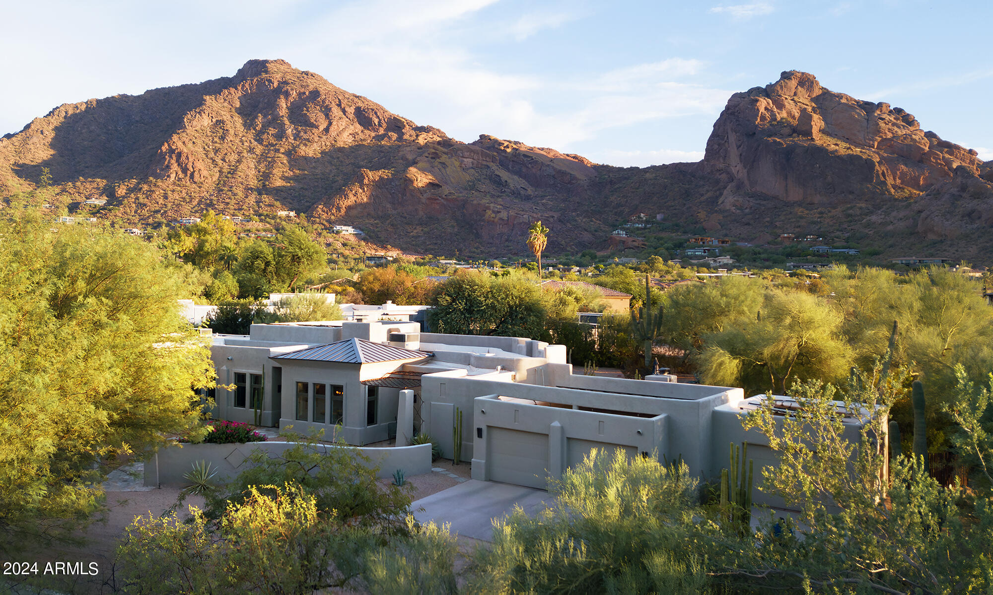 Photo 4 of 35 of 6111 N CAMELBACK MANOR Drive house