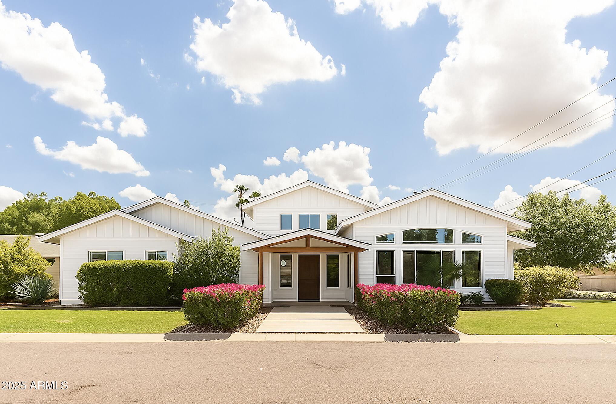 3801 E GLENROSA Avenue