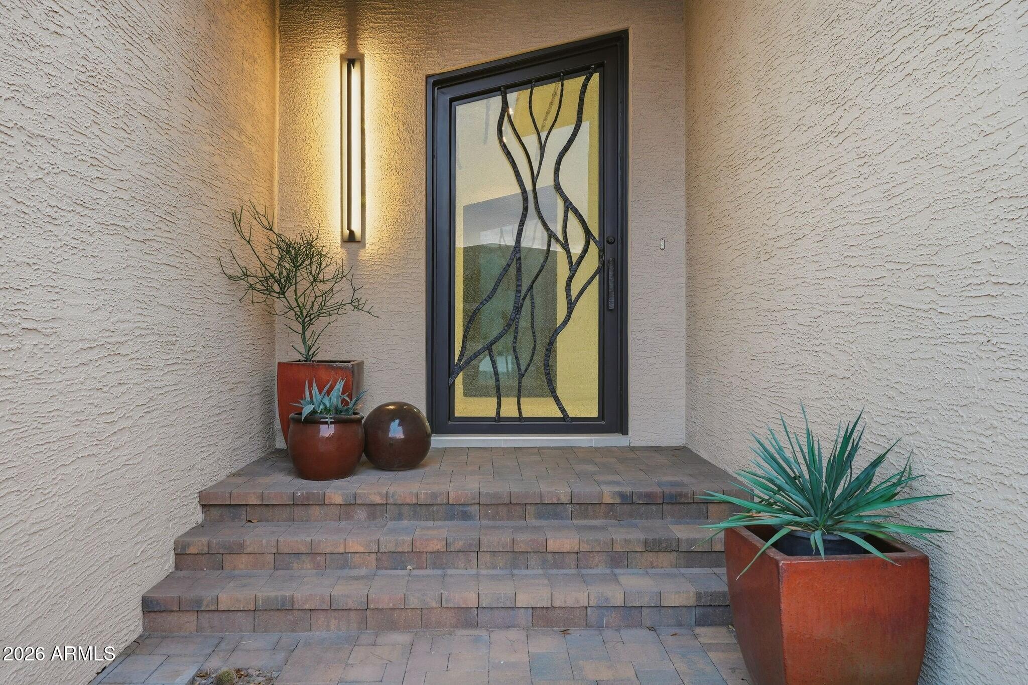 2221 E VISTA Avenue