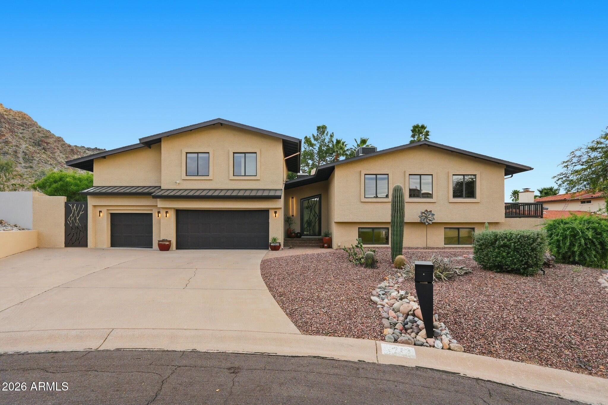 2221 E VISTA Avenue