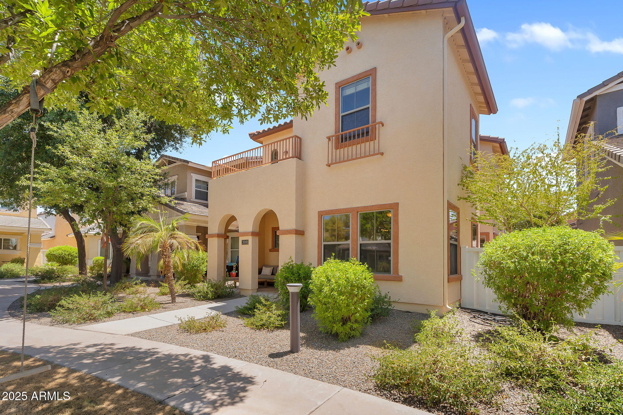 3068 E TAMARISK Street